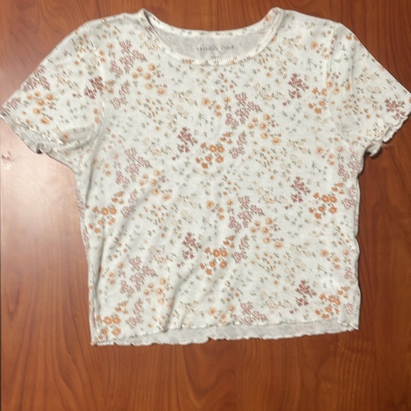 Cute American Eagle and Hollister Baby Tees - Picture 8 of 10